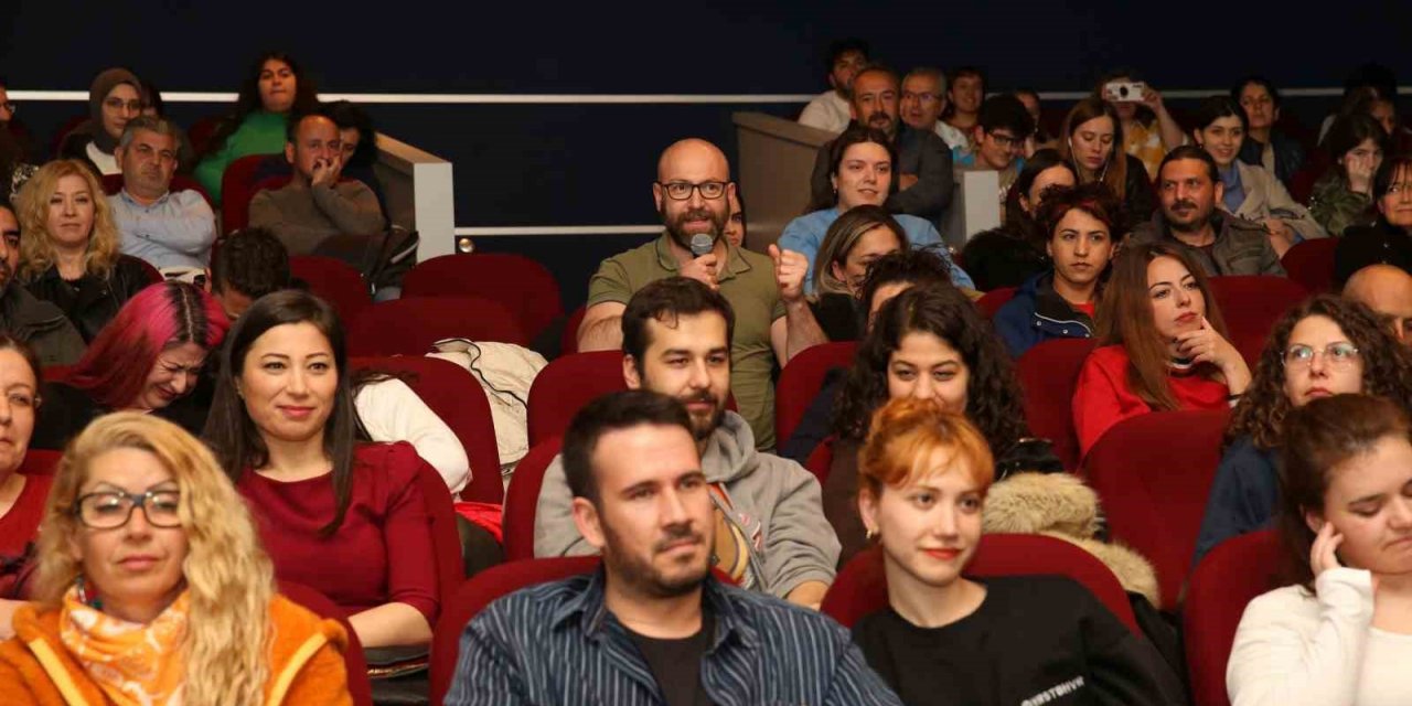 “Karanlık Gece” Nilüfer’de izleyici ile buluştu