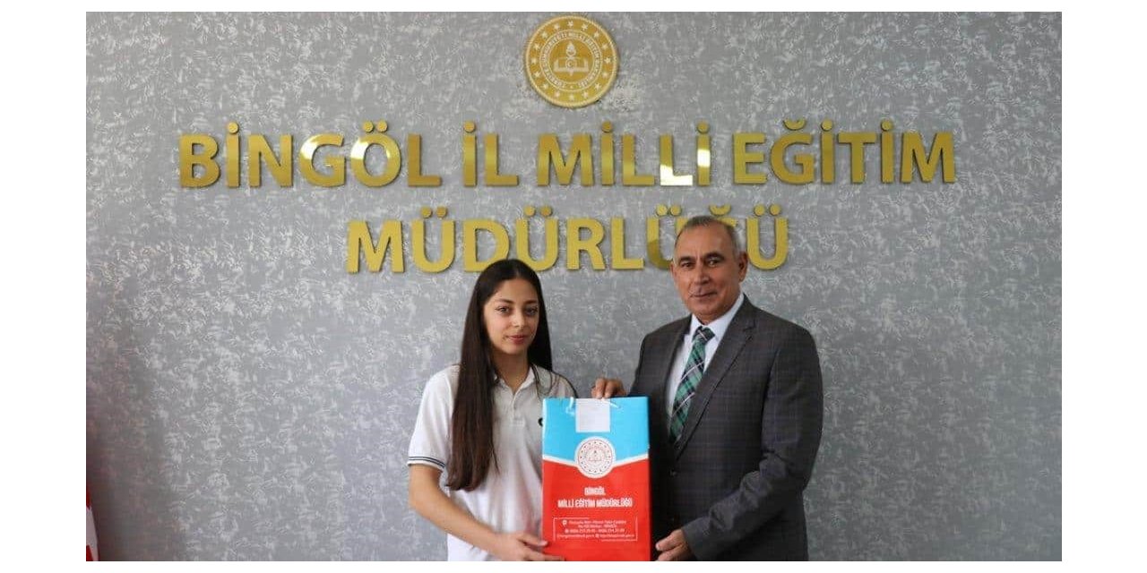 Öykü yarışmasında dereceye girenlere ödülleri verildi