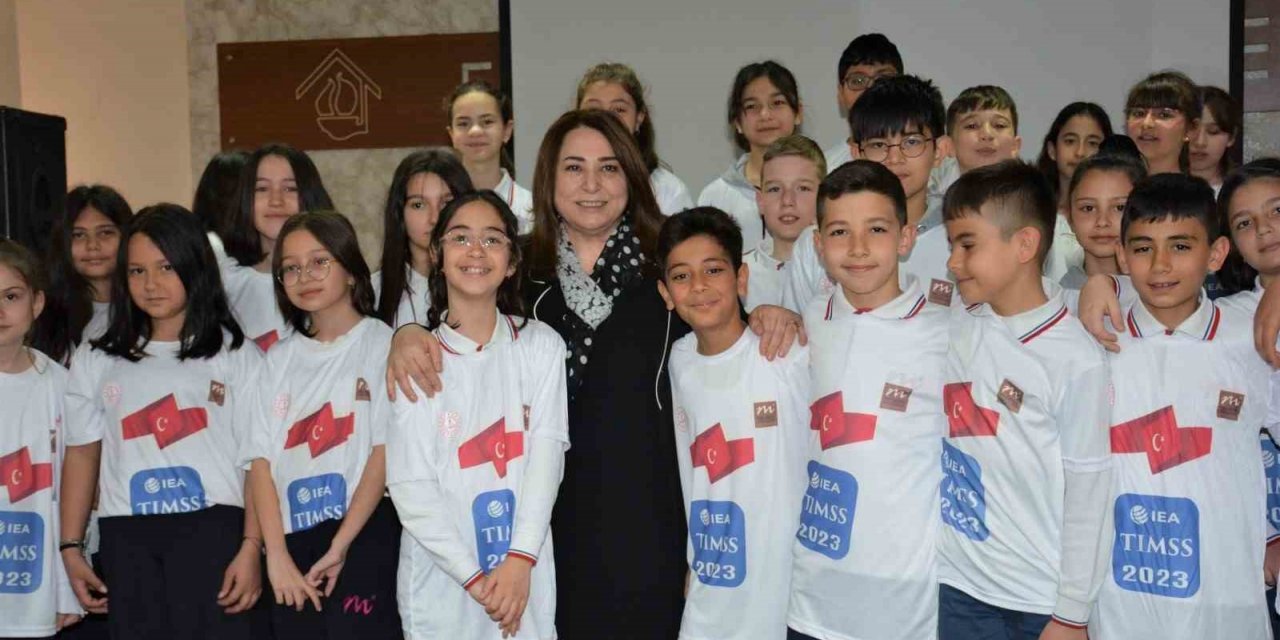 İl Milli Eğitim Müdürü Pervin Töre, TIMSS 2023 uygulamasında Eskişehir’i ve Türkiye’yi temsil edecek öğrenciler ile bir araya geldi