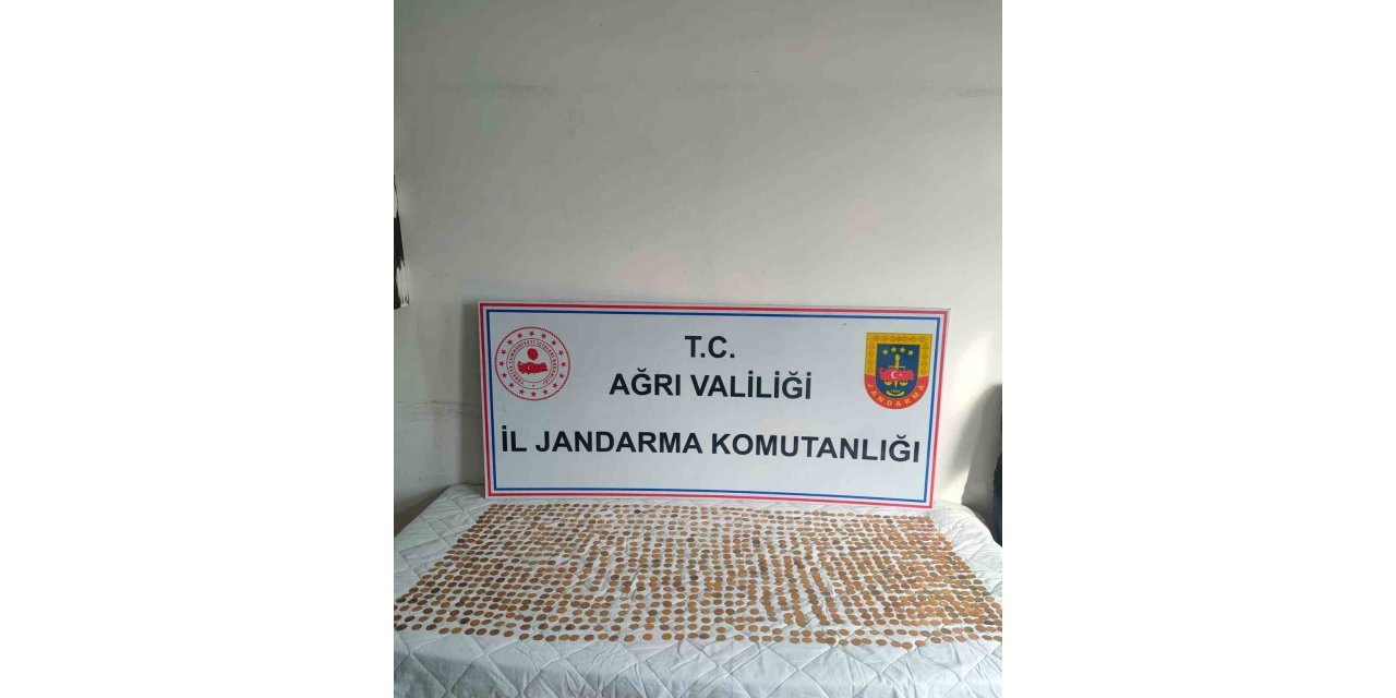 Ağrı’da durdurulan tırda bin 245 altın sikke ele geçirildi