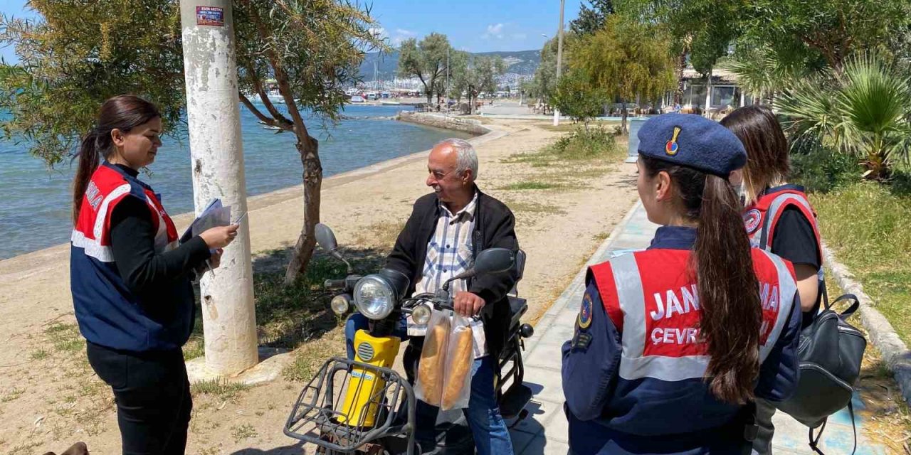 Jandarma ekipleri bilgilendirme çalışmalarını sürdürüyor