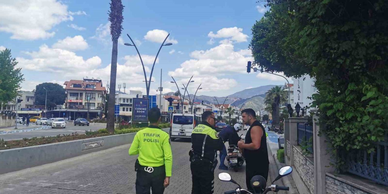 Marmaris’te trafik uygulamaları devam ediyor