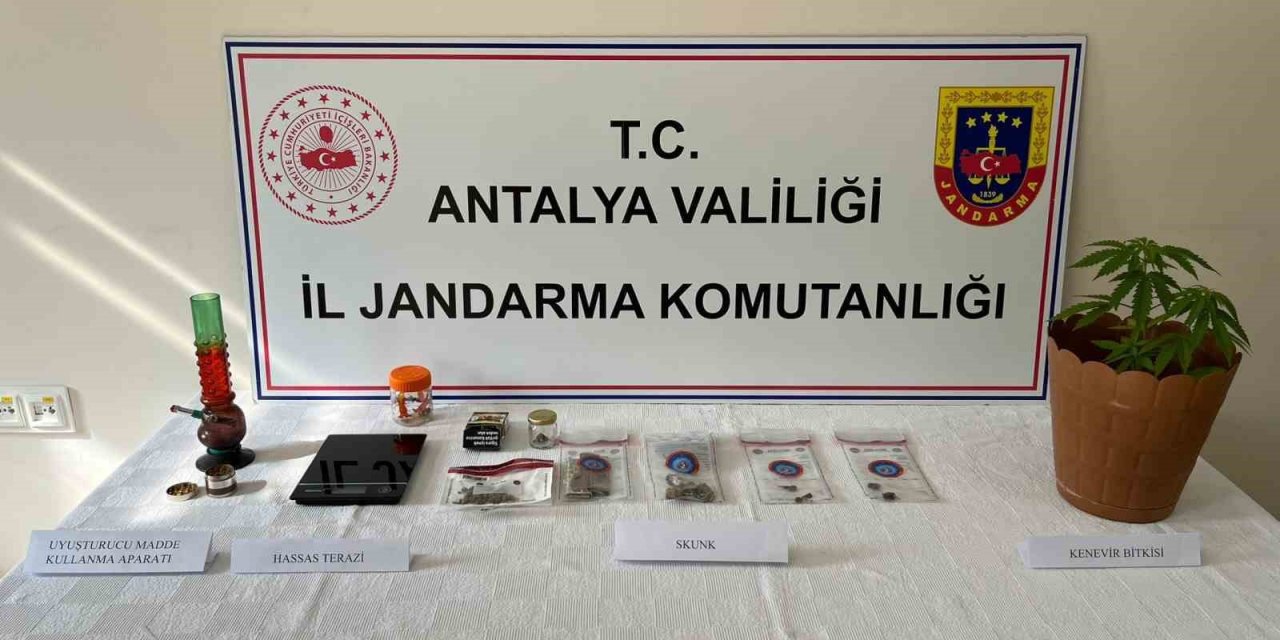 Antalya’da turizm bölgelerindeki uyuşturucu ticaretine operasyon: 16 gözaltı