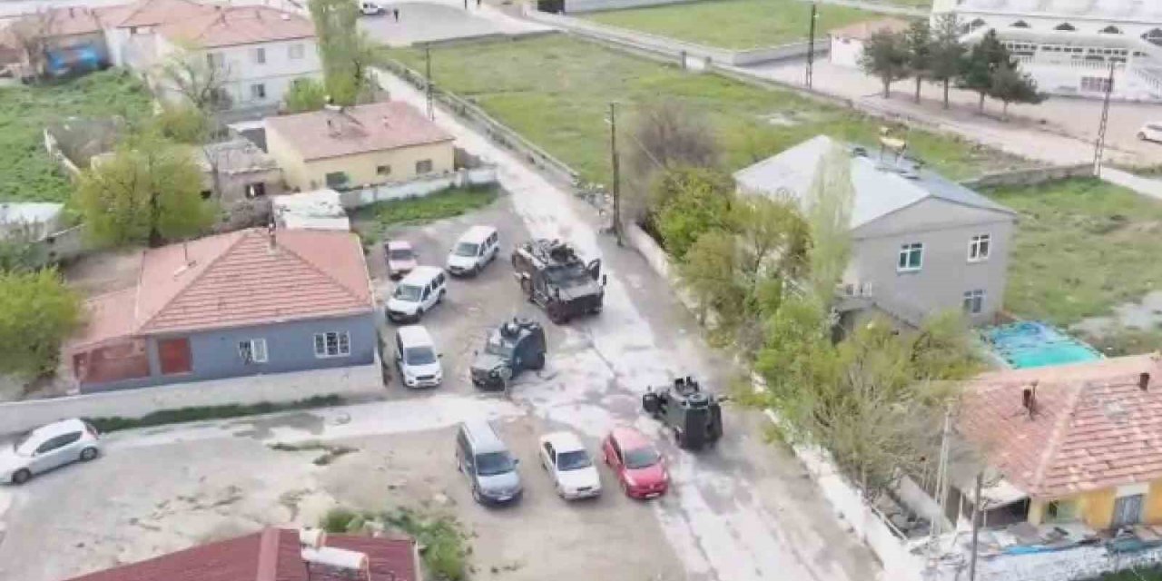 Özel Harekat destekli operasyonda hırsızlıktan aranan 4 kişi yakalandı