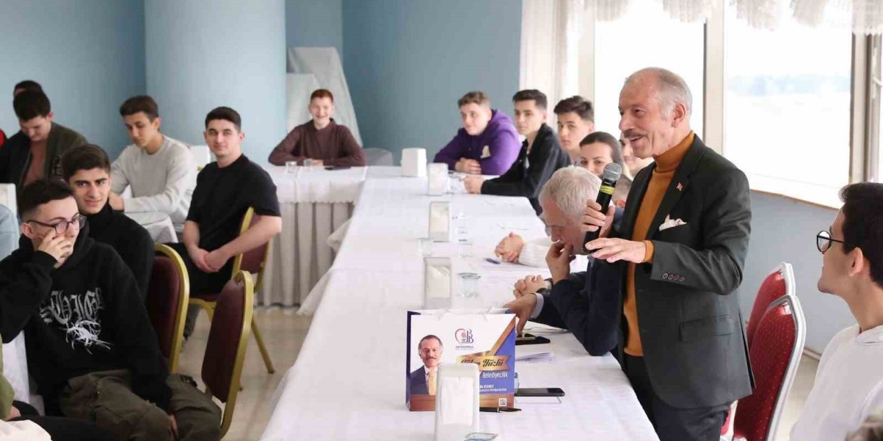 Başkan Aydıner’den stajyerlere ‘tatlı sürpriz’