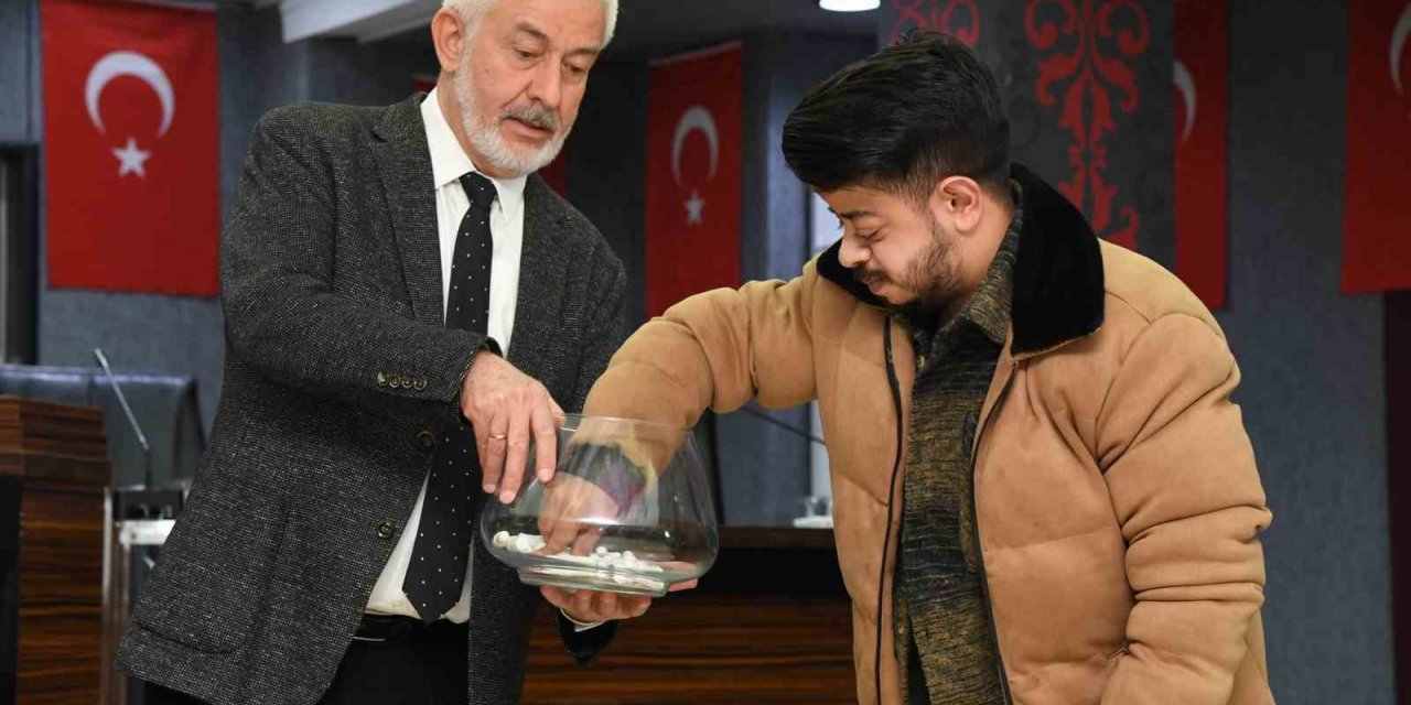 Isparta Belediyesi’ne 4 engelli personel alımıyla ilgili kura çekimi yapıldı