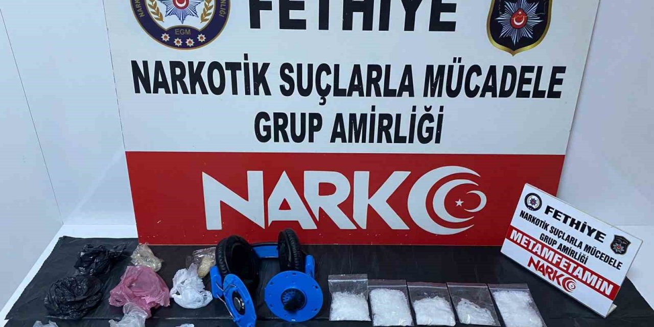 Fethiye’de kulaklık içine saklanmış uyuşturucu yakalandı