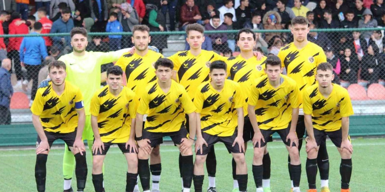 Kocasinan Şimşekspor U-18 takımı namağlup şampiyon