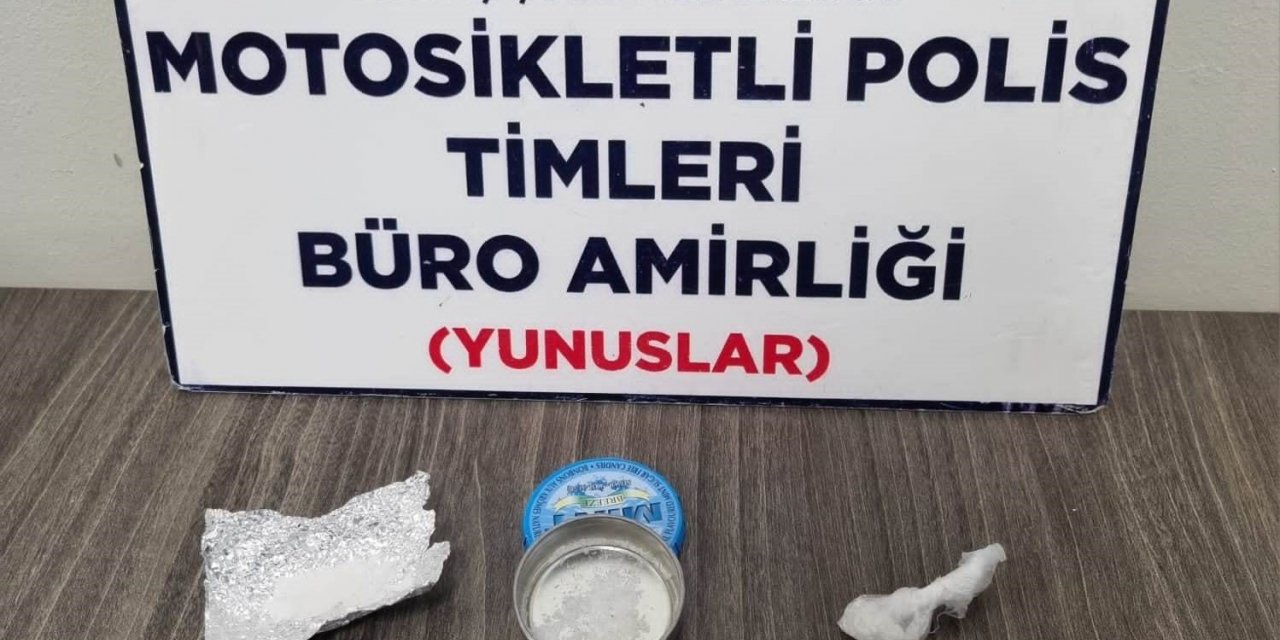 Kütahya’da bir kişinin üzerinde uyuşturucu madde ve kesici alet ele geçirildi