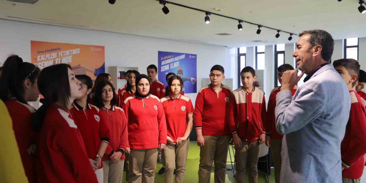 Ortaokul öğrencileri SBTÜ’de incelemelerde bulundu