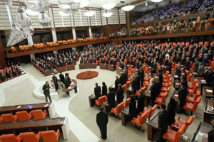 CHP'li Özyürek: Tayyip Bey sağlam, düşmez