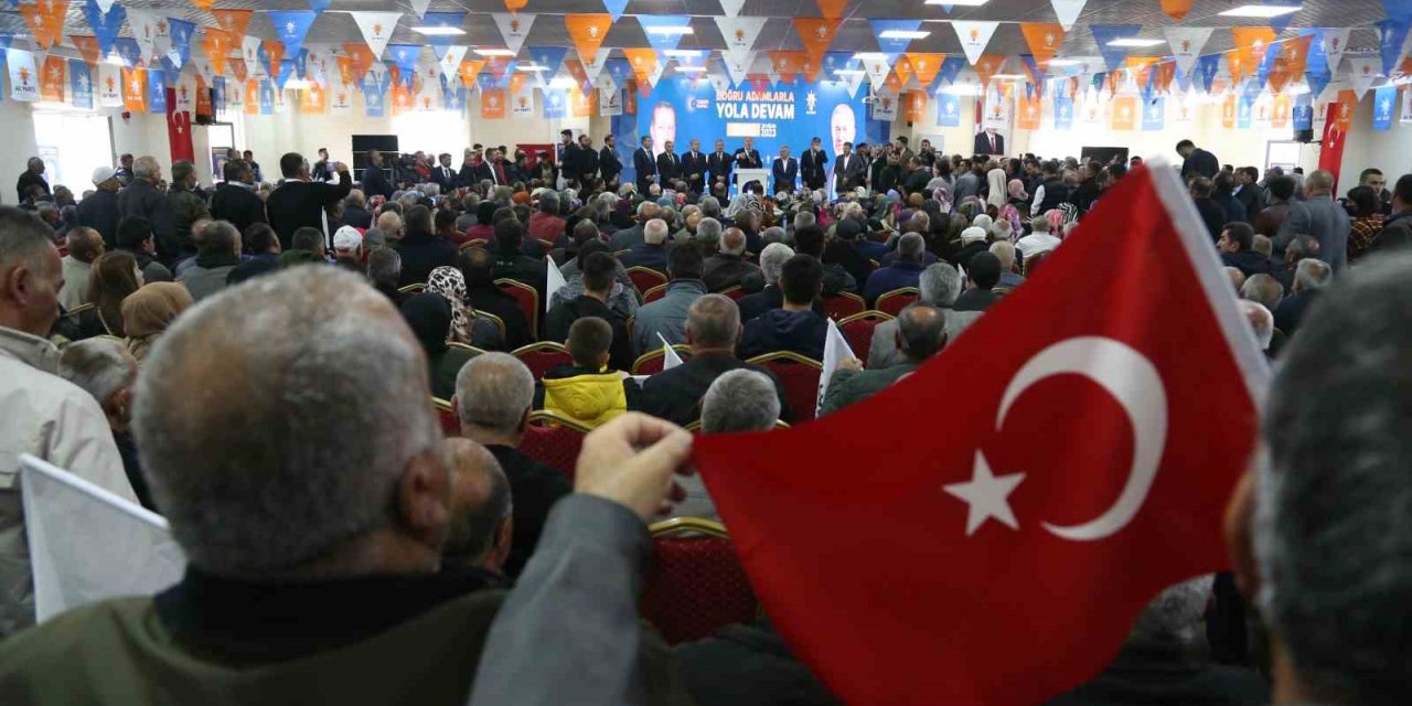 Bakan Akar ile Başkan Büyükkılıç, Yahyalı ve Develi’de müjdelerle gönülleri fethetti