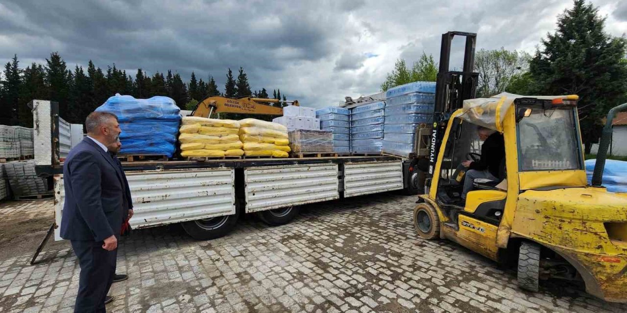 Gölcük, depremzedelerin yanında olmaya devam ediyor