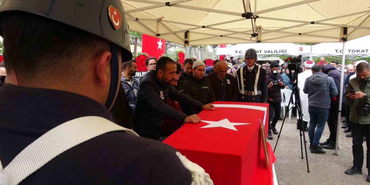Tokat şehidini son yolculuğuna uğurladı