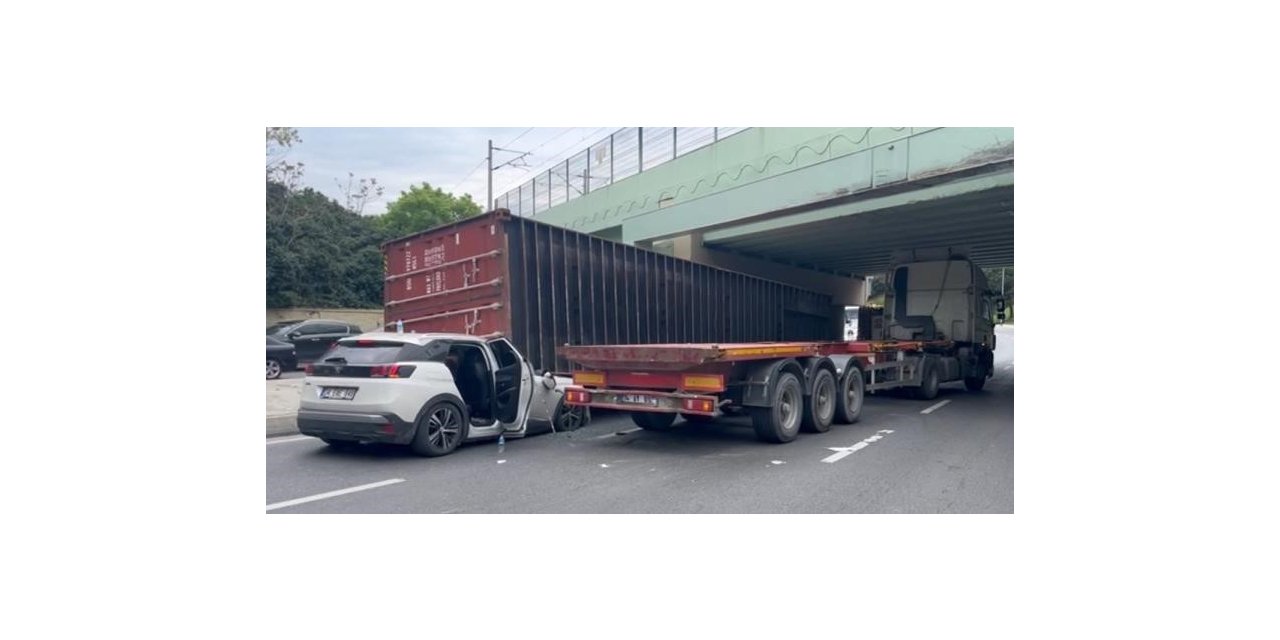 Basketbolcu Bryant Dunston’un kullandığı aracın üzerine tır dorsesi devrildi