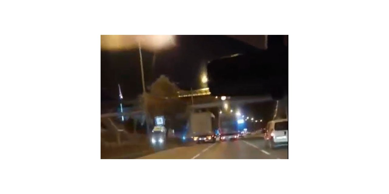 Tırı sıkıştıran otomobil sürücüsü kazaya sebep oldu