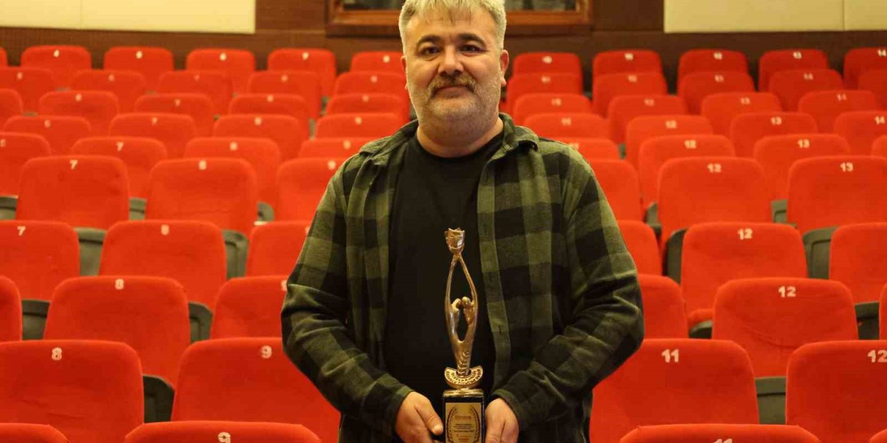 Uşak Şehir Tiyatrosu’na gururlandıran ödül