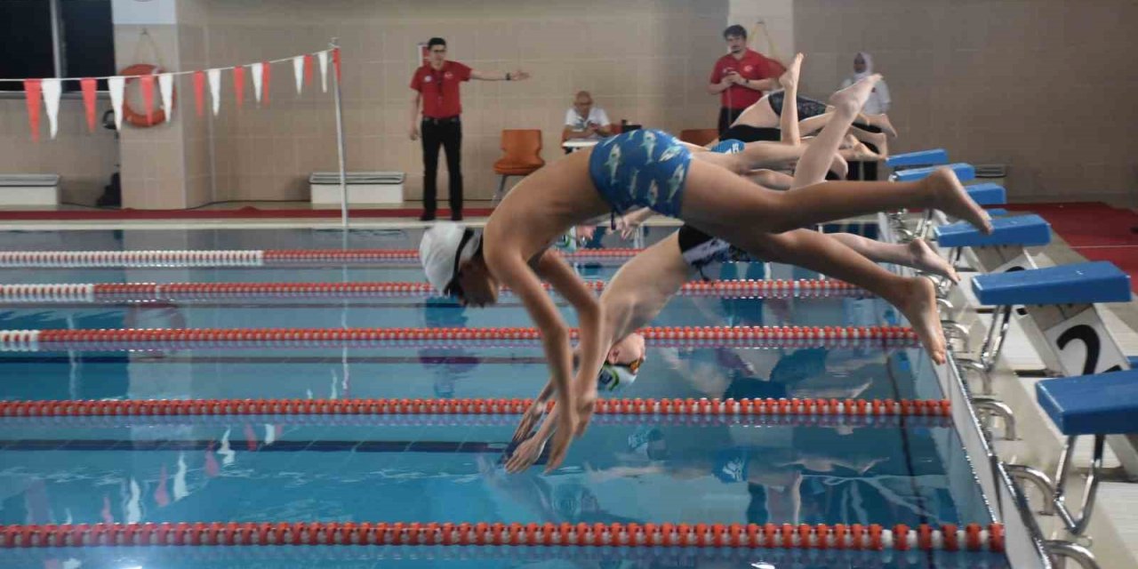 Afyonkarahisar’da yüzmede tespit müsabakaları tamamlandı