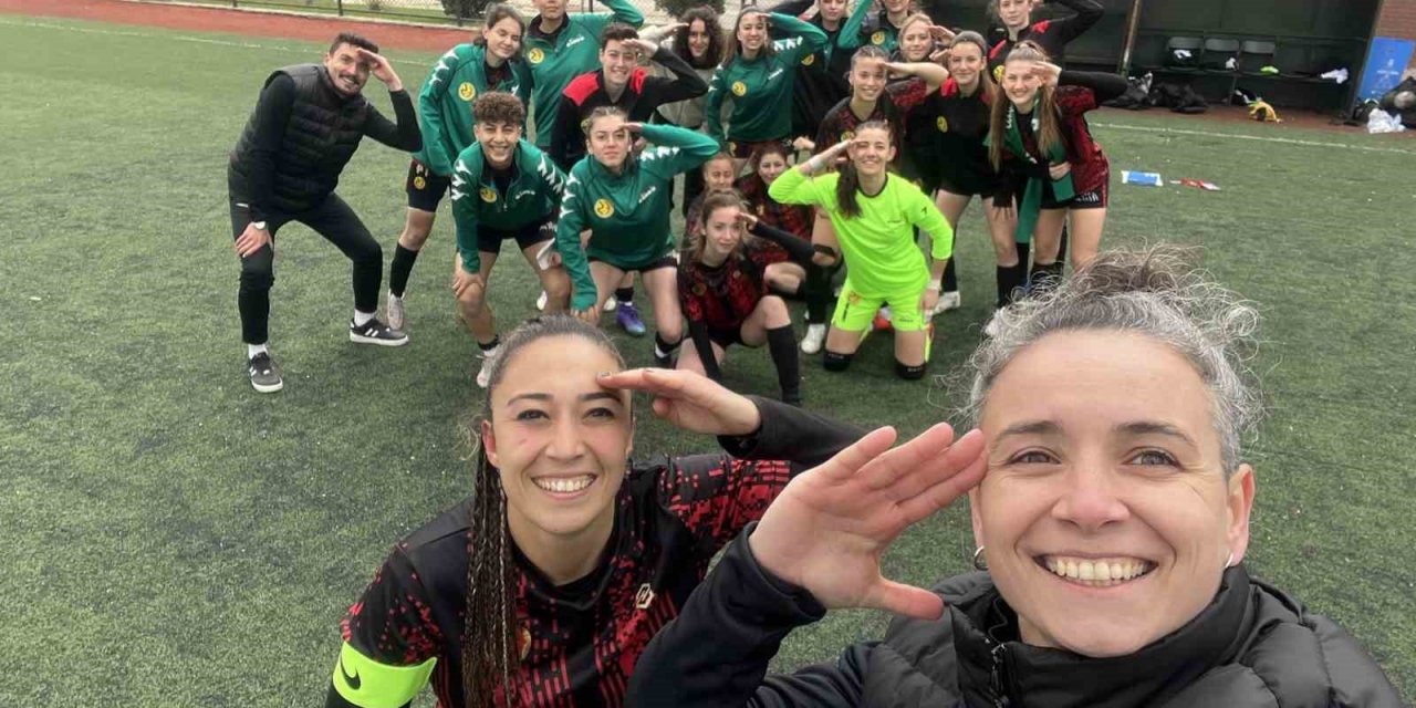 Eskişehirspor Kadın Futbol Takımı liderliği üç golle aldı