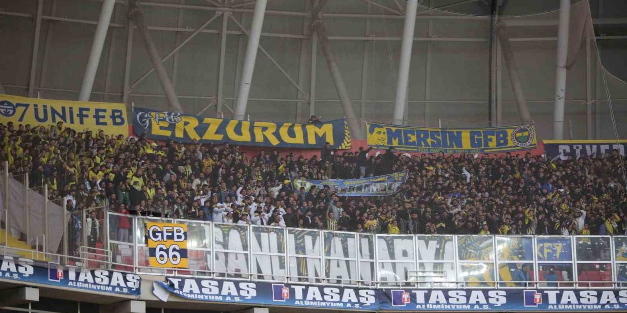 Fenerbahçeli taraftarlar takımını yalnız bırakmadı