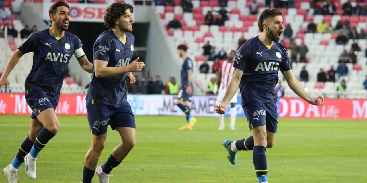Spor Toto Süper Lig: DG Sivasspor: 0 - Fenerbahçe: 3 (İlk yarı)