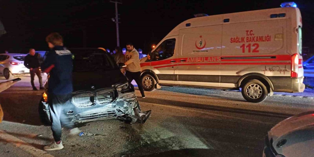 Sungurlu’da 3 araç birbirine girdi