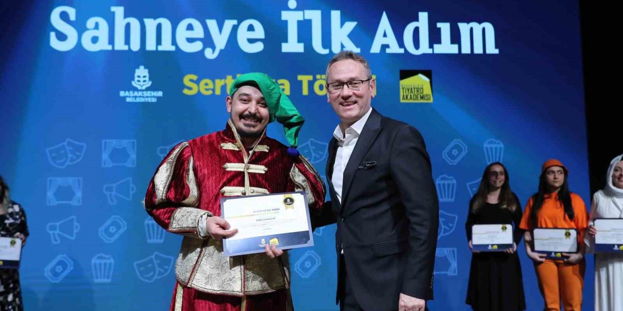 Sahneye ilk adımını atan Başakşehirliler sertifikalarını aldı