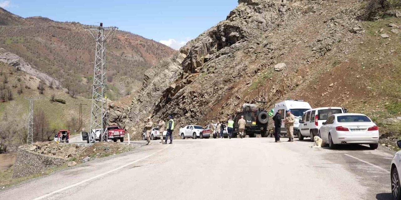 Munzur Çayı’na düşen 3 genci arama çalışmaları sürüyor