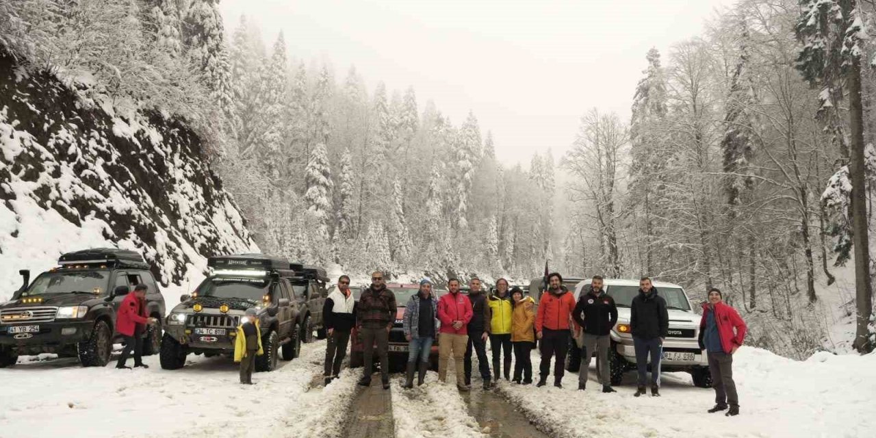 Baharda yağan karın tadını çıkarttılar