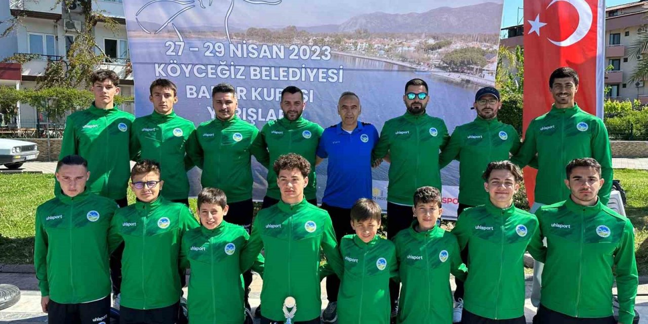 Büyükşehir kano takımı yarışları şampiyon olarak tamamladı