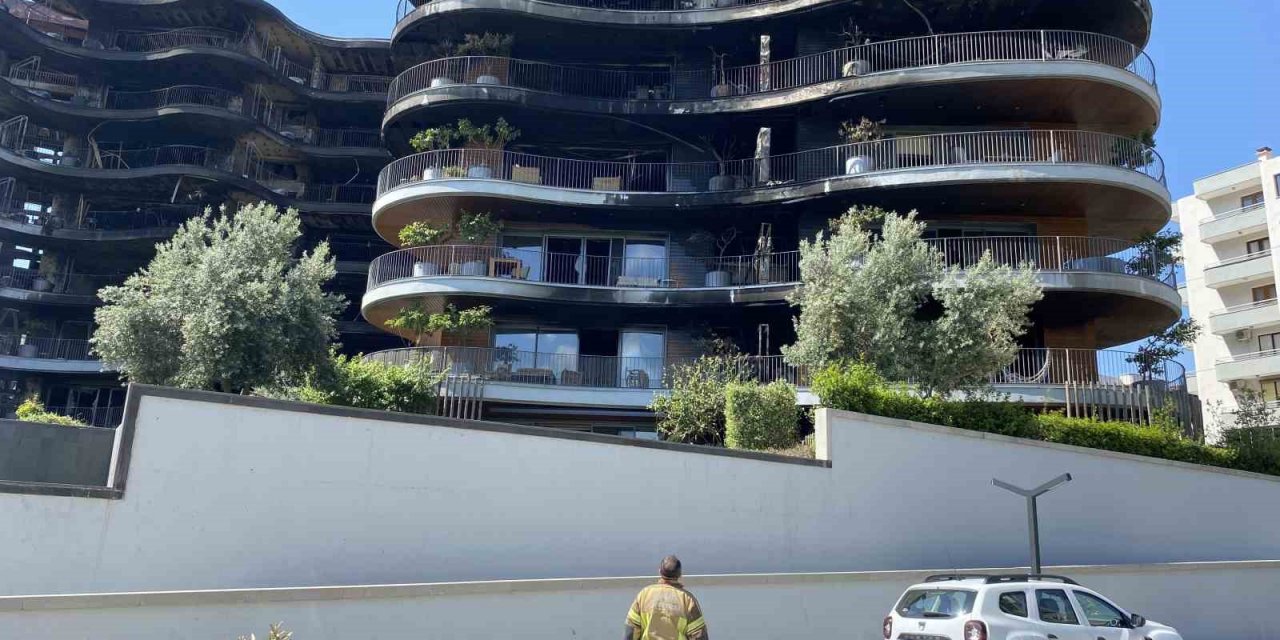 İzmir’de küle dönen 8 katlı sitede hasar tespit çalışmaları başlıyor