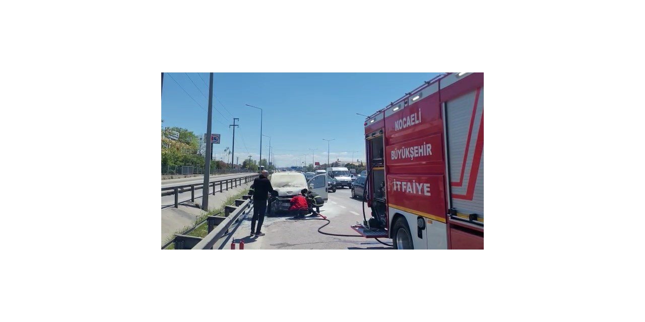 Seyir halindeki araçta yangın çıktı