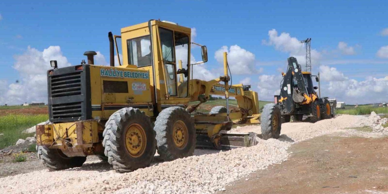 Şanlıurfa kırsalında yol çalışması sürüyor