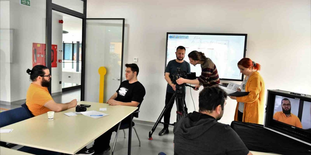 Esenyurt’tun bir ilki olan Sinema Akademisi’nde gençler meslek öğreniyor