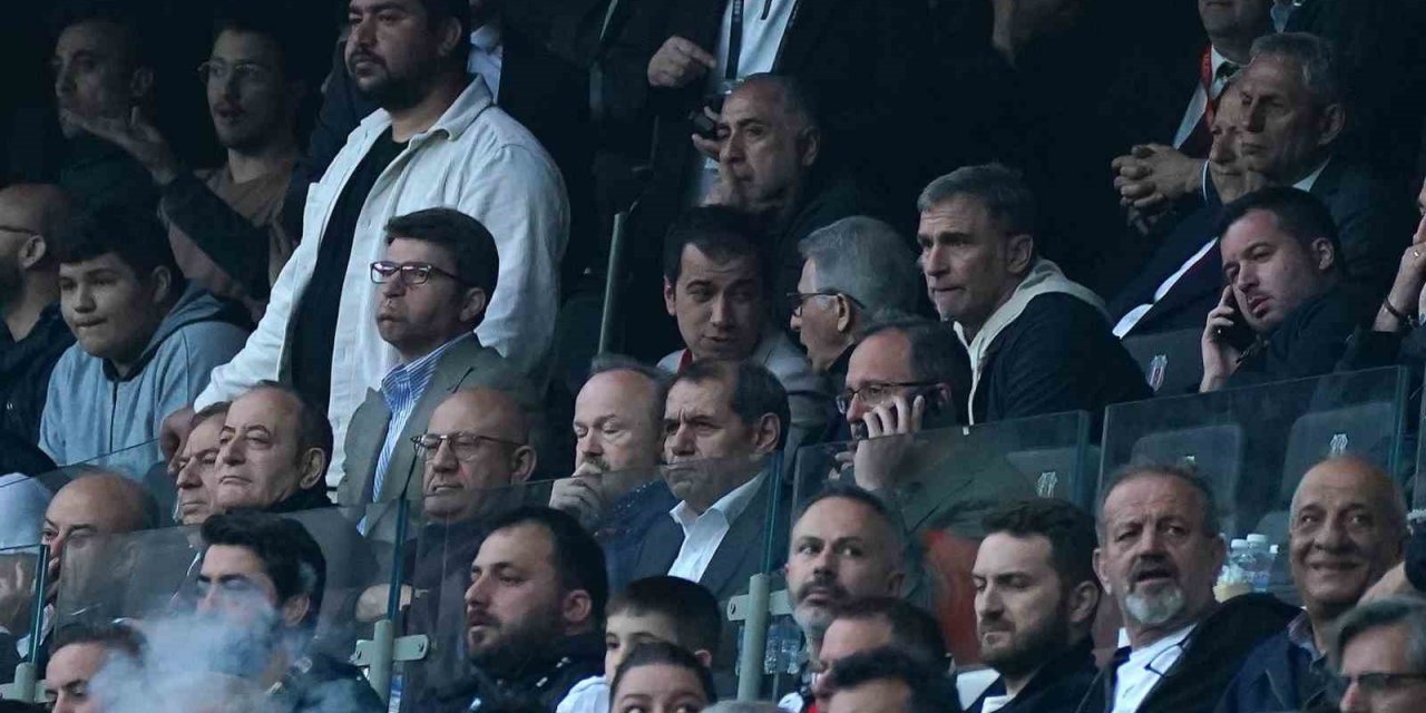 Bakan Kasapoğlu derbiyi takip etti