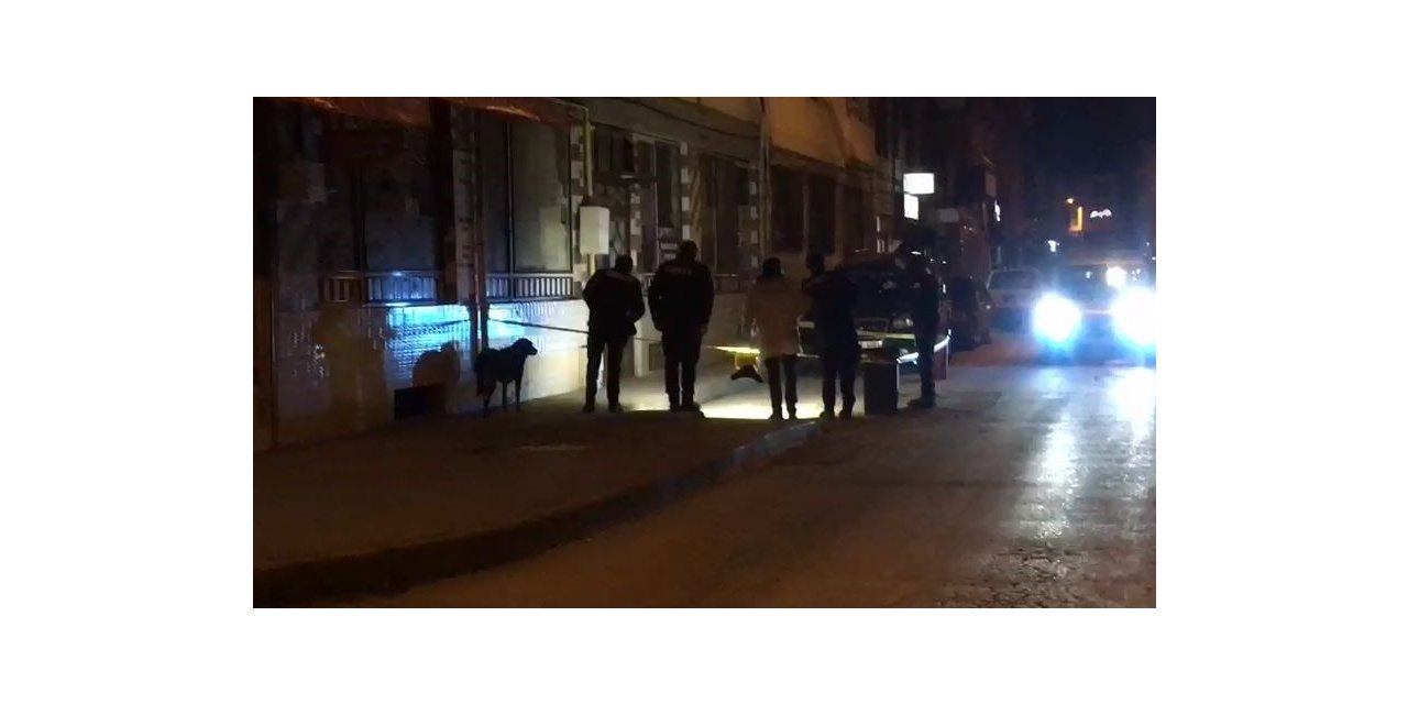 Kaldırımda yürürken husumetlisinin silahla ateş ettiği vatandaş yaralandı