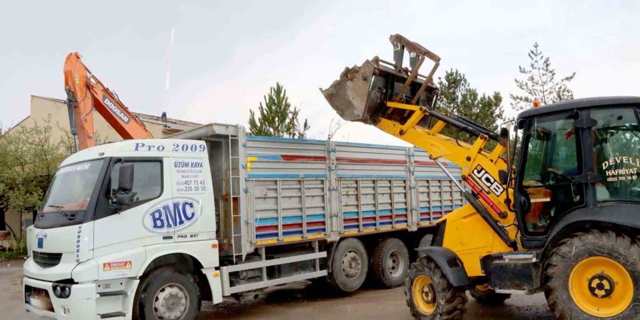 Depremde hasar gören okul yeniden inşa edilecek