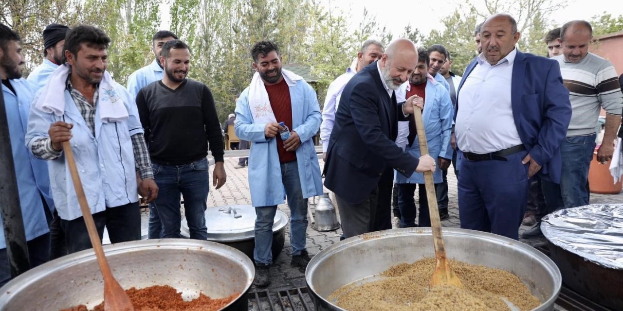 Başkan Çolakbayrakdar, şükür sofrasında vatandaşlarla birlikte