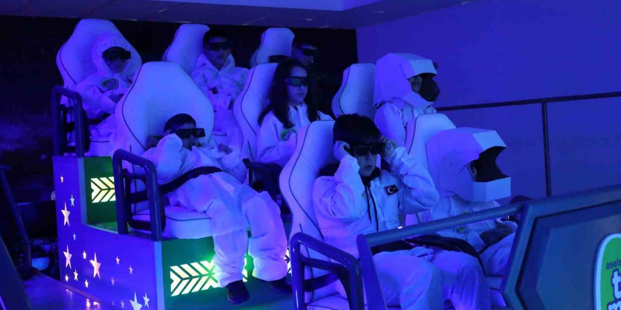 TEKNOFEST’te çocuklar uzay yolculuğu deneyimi yaşadı