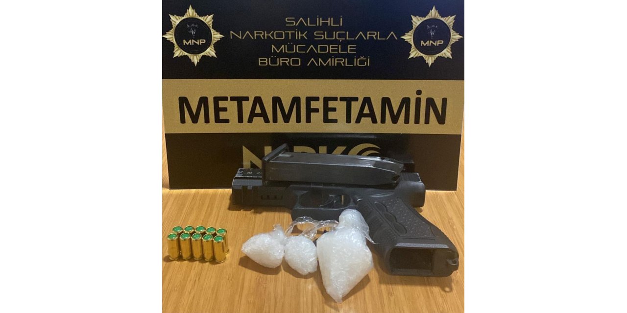 Manisa’da şüpheli şahıstan metamfetamin ve tabanca çıktı