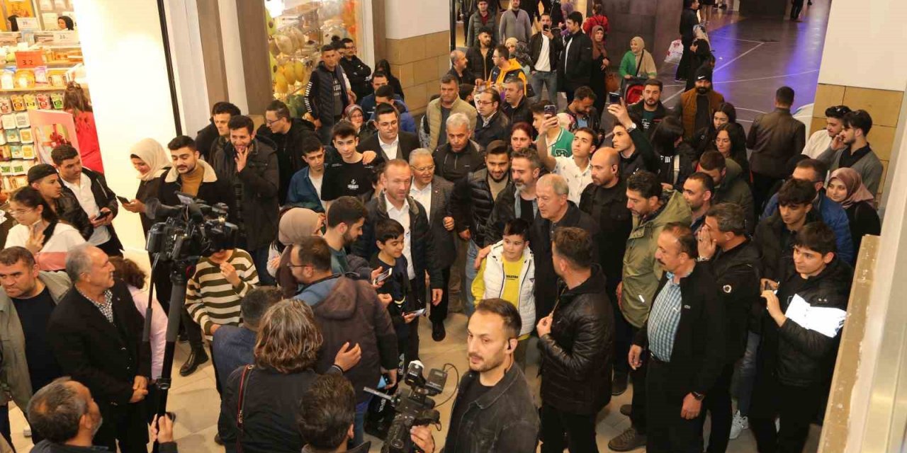 Bakan Akar, Bakan Nebati ve Başkan Büyükkılıç’tan AVM ziyareti