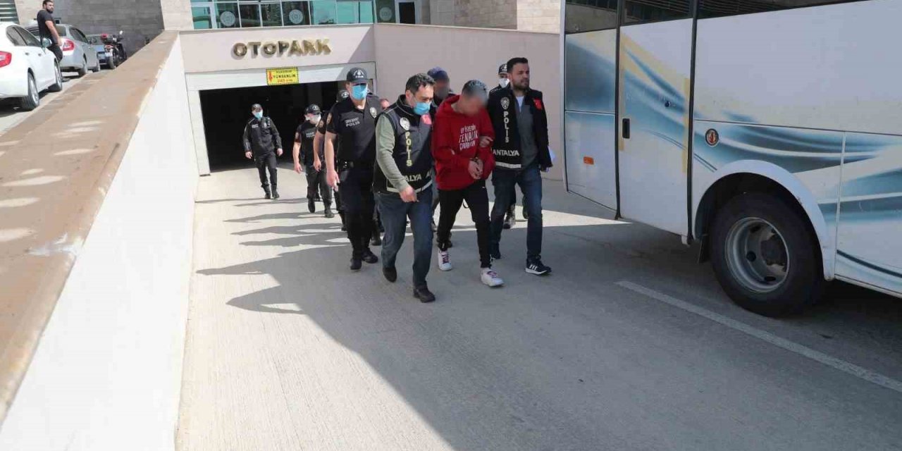 Antalya’da 114 personelin katımıyla yapılan operasyonda 81 şahıs yakalandı