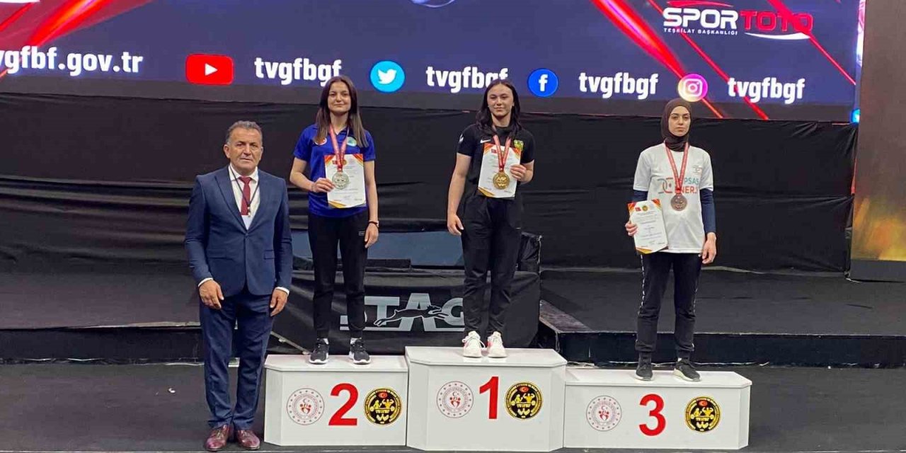 Afyonkarahisarlı 3 sporcu şampiyonadan 6 madalya ile döndü