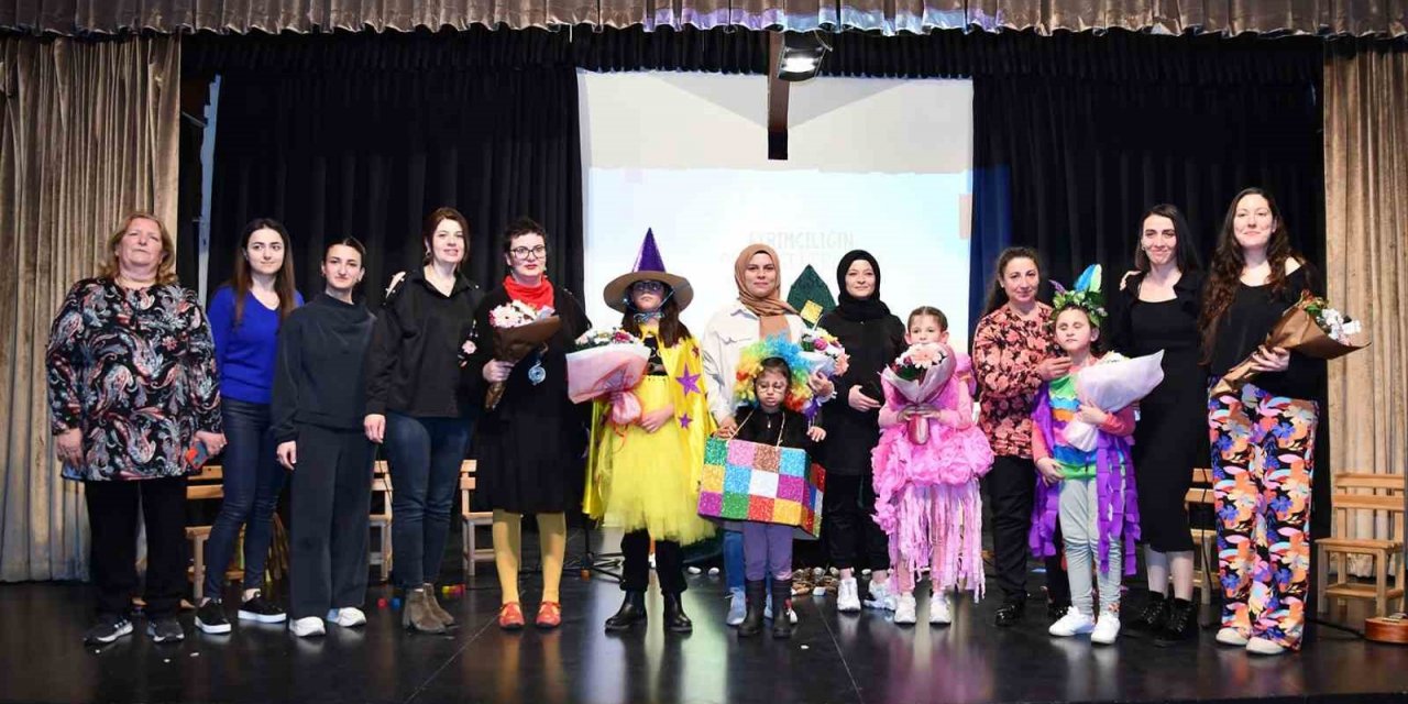 Görme engelli çocuklardan ’Şarkılı Türkülü Masallar’ etkinliği