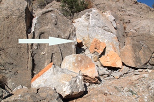 Tarihi kayayı patlattılar