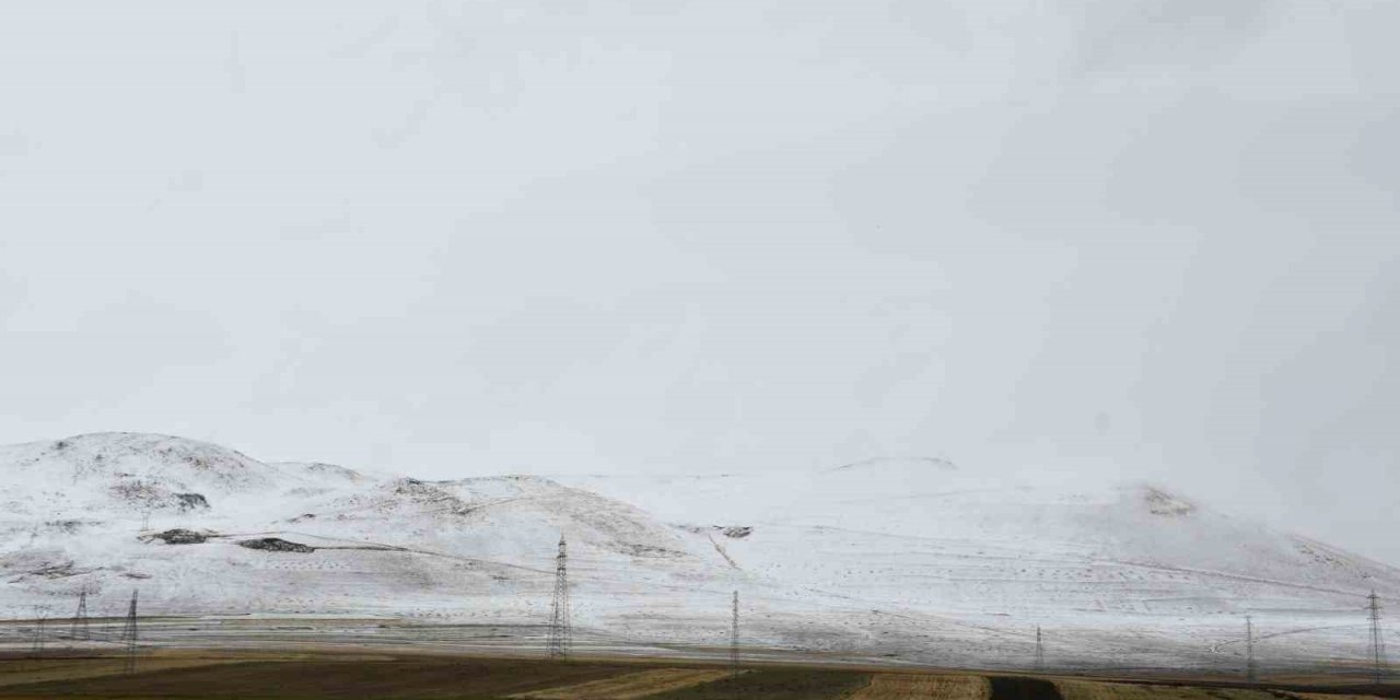 Ardahan dağları Mayıs ayında beyaza büründü