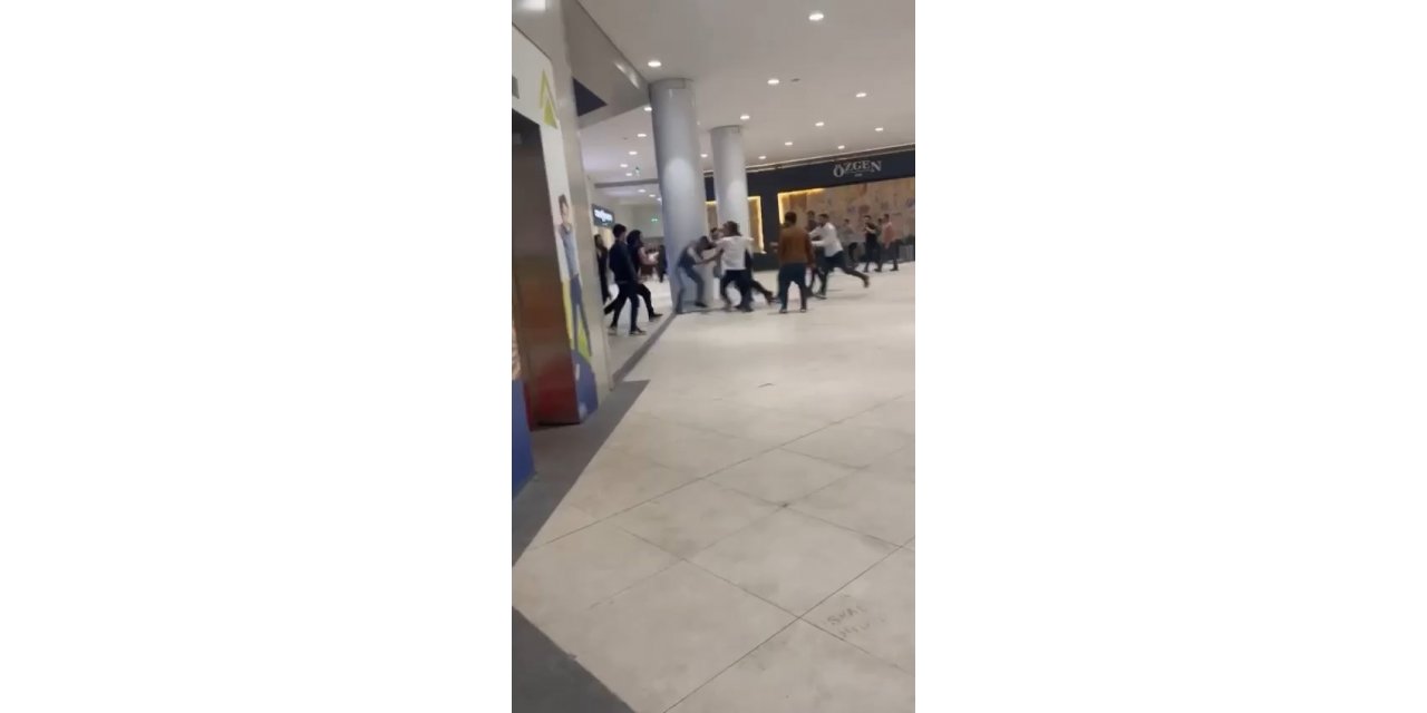 Bursa’da alışveriş merkezinde meydan muharebesi