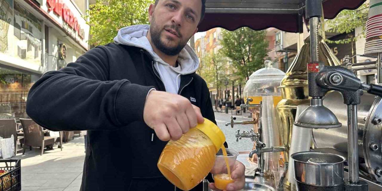 Mevsim geçişlerinde grip önlemi olarak portakal ve limon suyu tüketiliyor