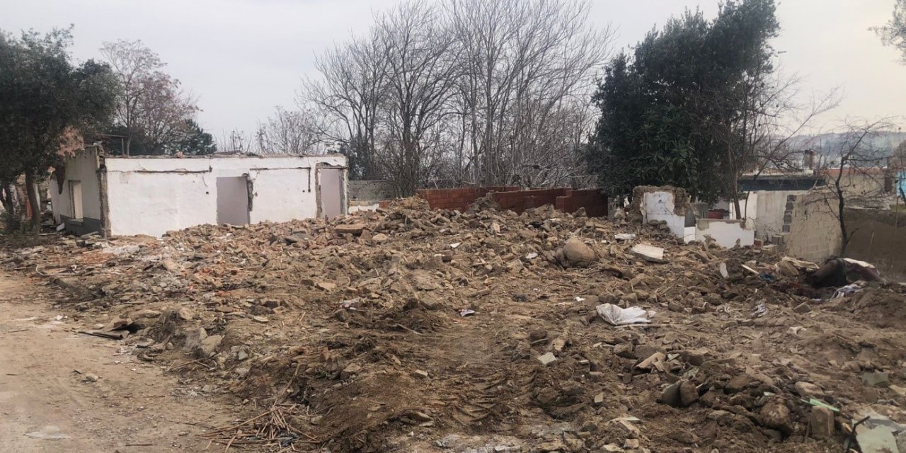Karacabey’de metruk bina sorunları bir bir çözülüyor