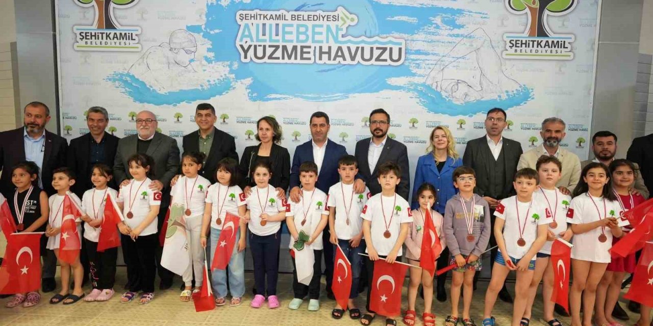 Alleben’deki çocuk yüzme şenliğine yoğun ilgi